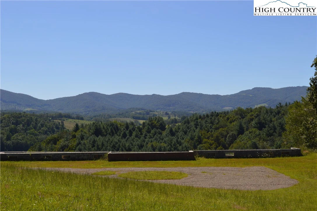 Image number 14 for the current listing