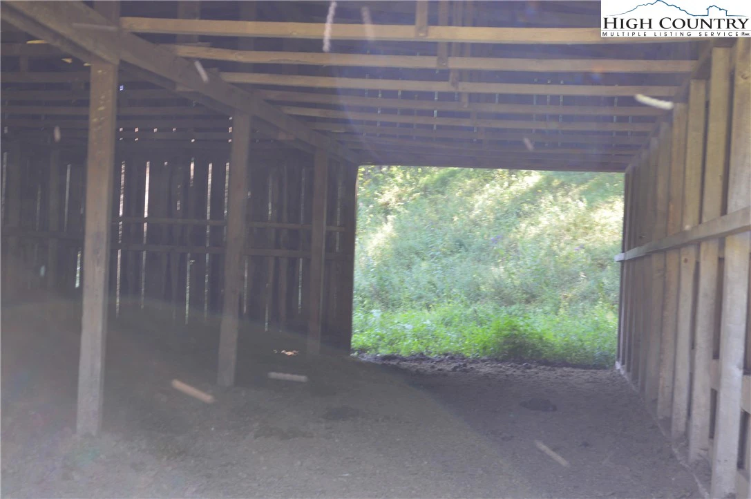 Image number 18 for the current listing