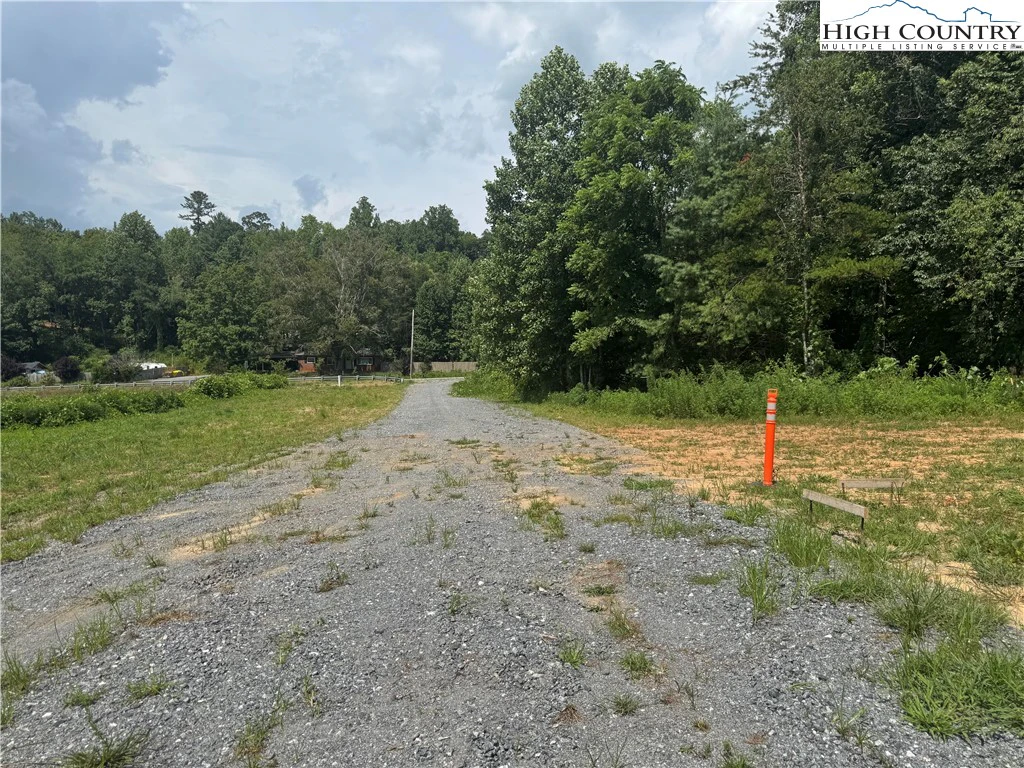 Image number 11 for the current listing
