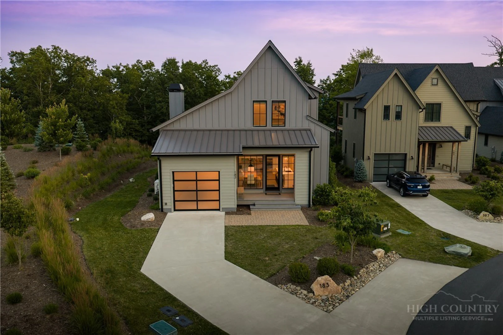 Image number 1 for the current listing