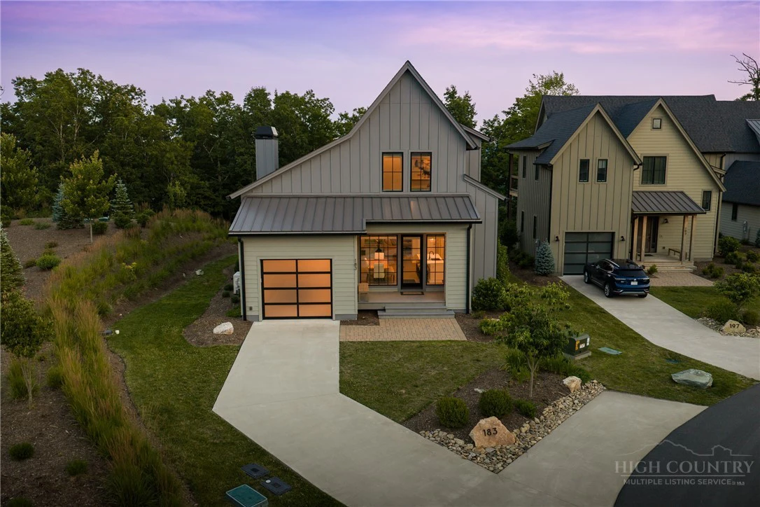 Image number 1 for the current listing