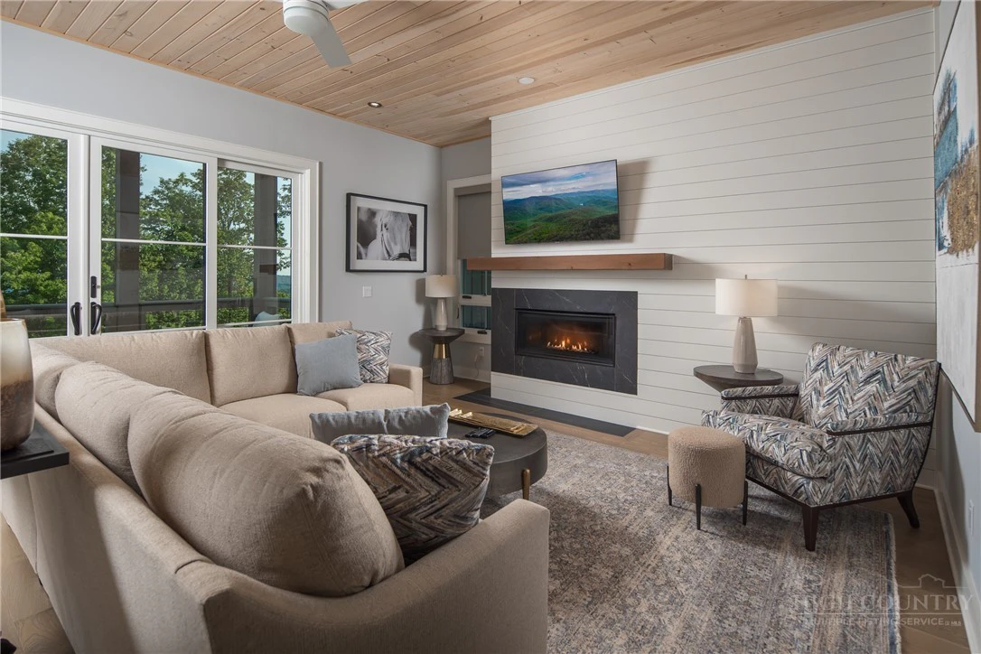 Image number 5 for the current listing