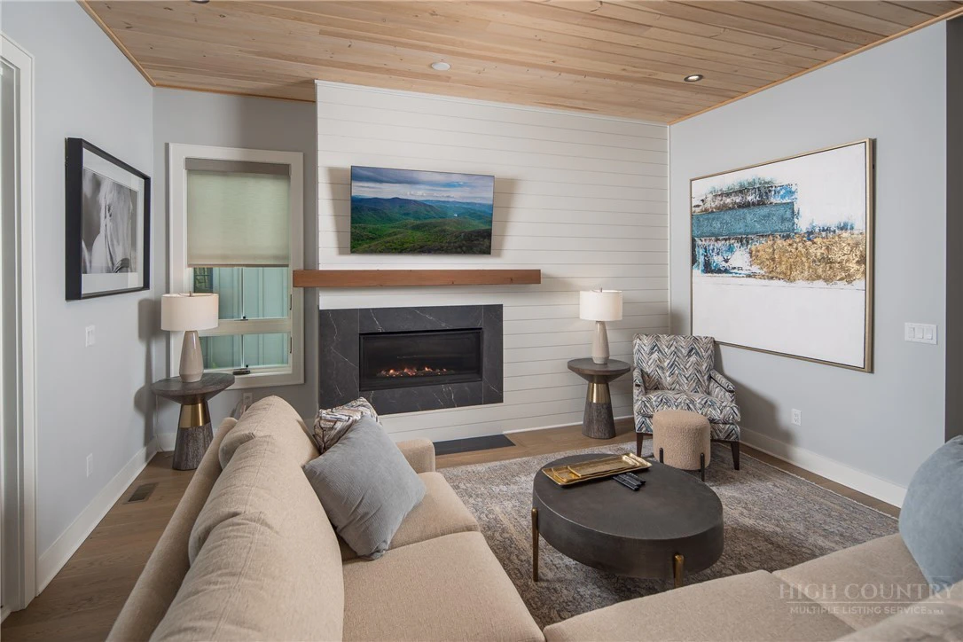 Image number 6 for the current listing