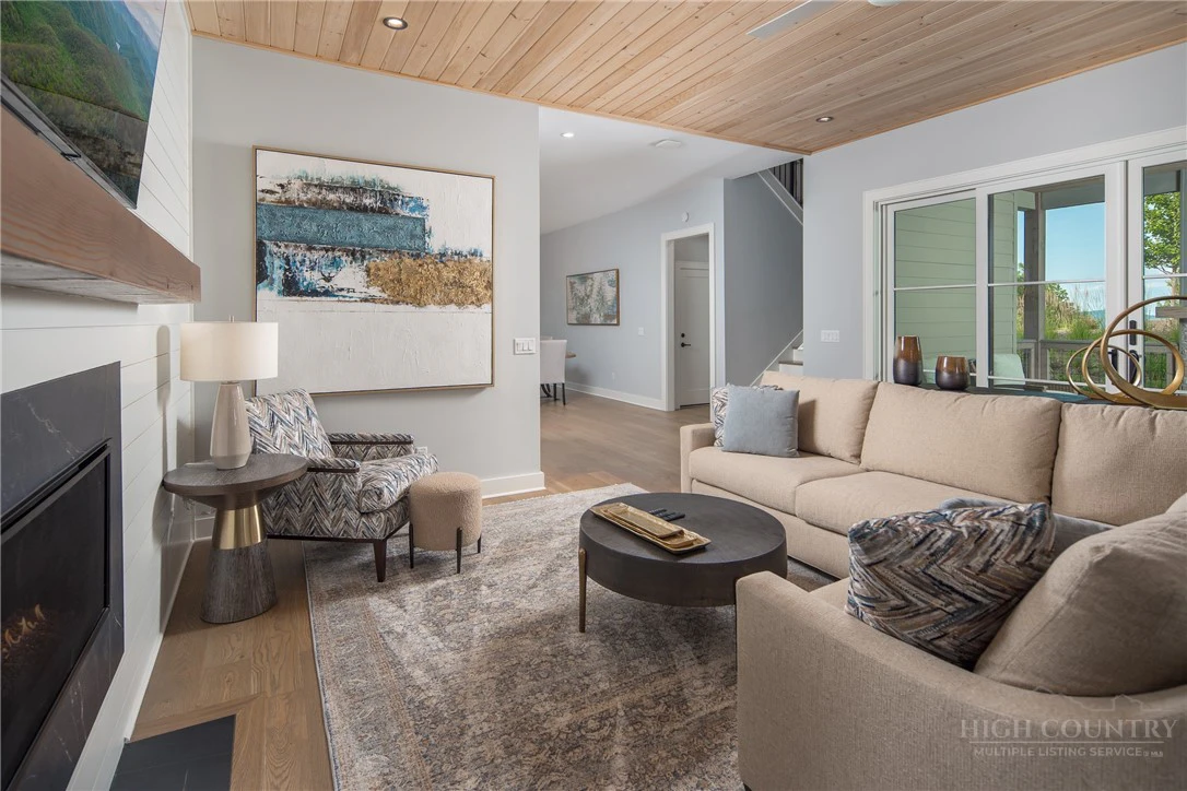 Image number 7 for the current listing