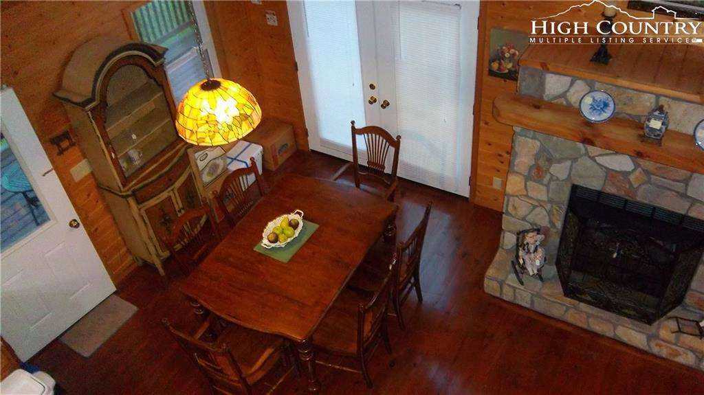 Image number 2 for the current listing