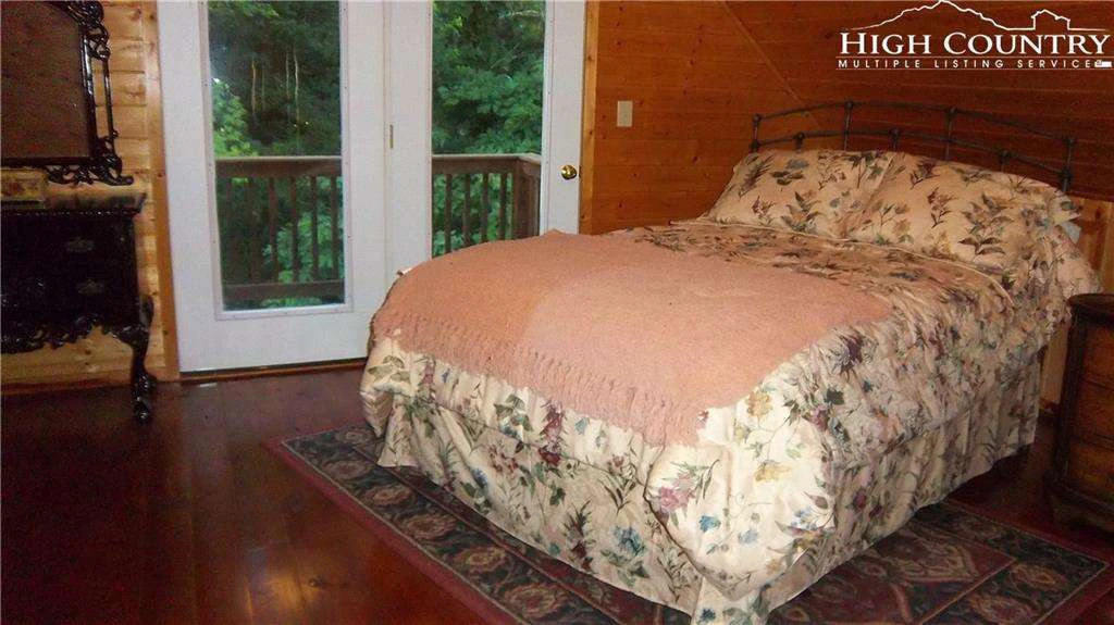 Image number 12 for the current listing