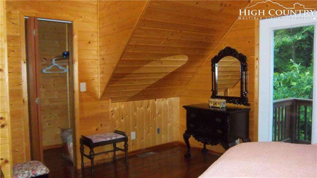 Image number 11 for the current listing