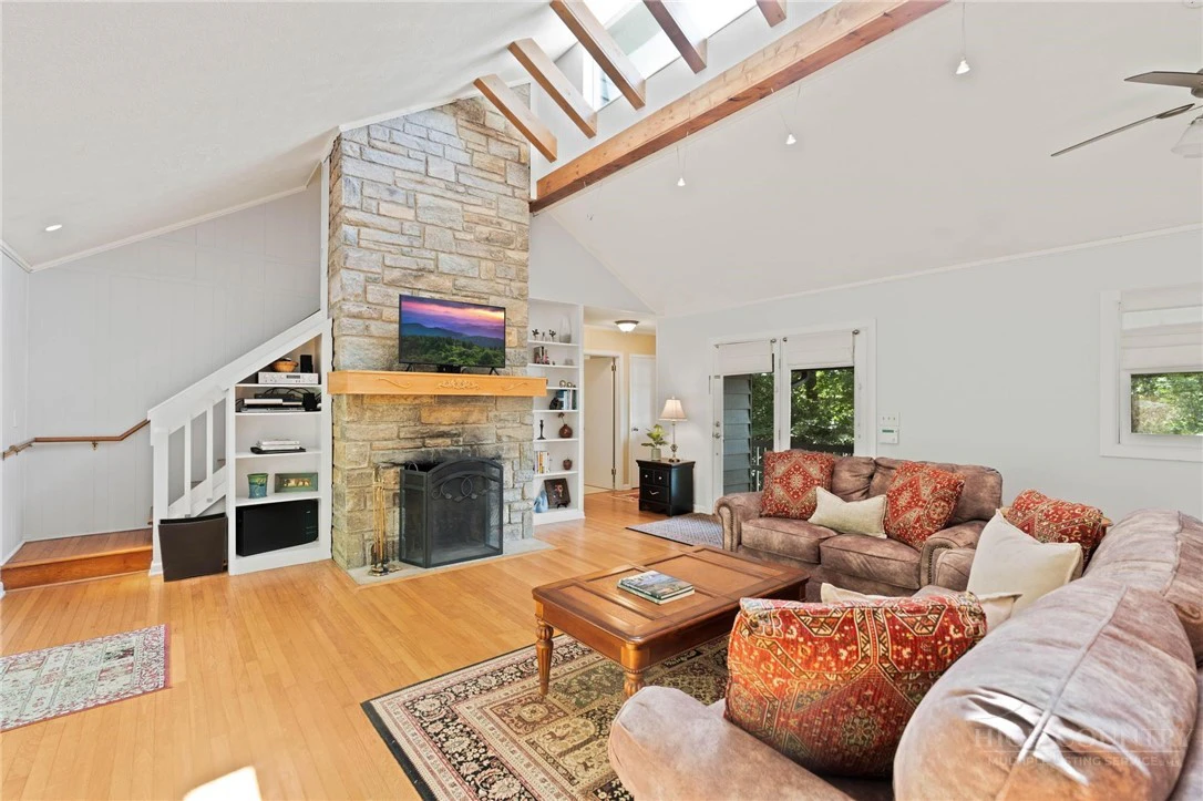 Image number 2 for the current listing