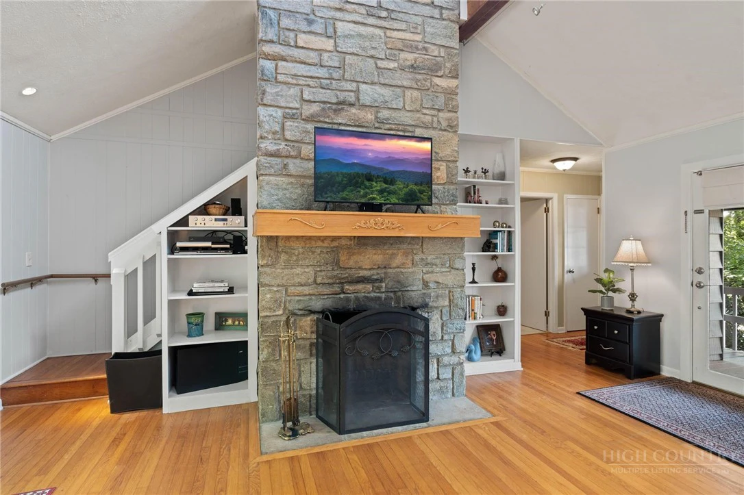 Image number 5 for the current listing
