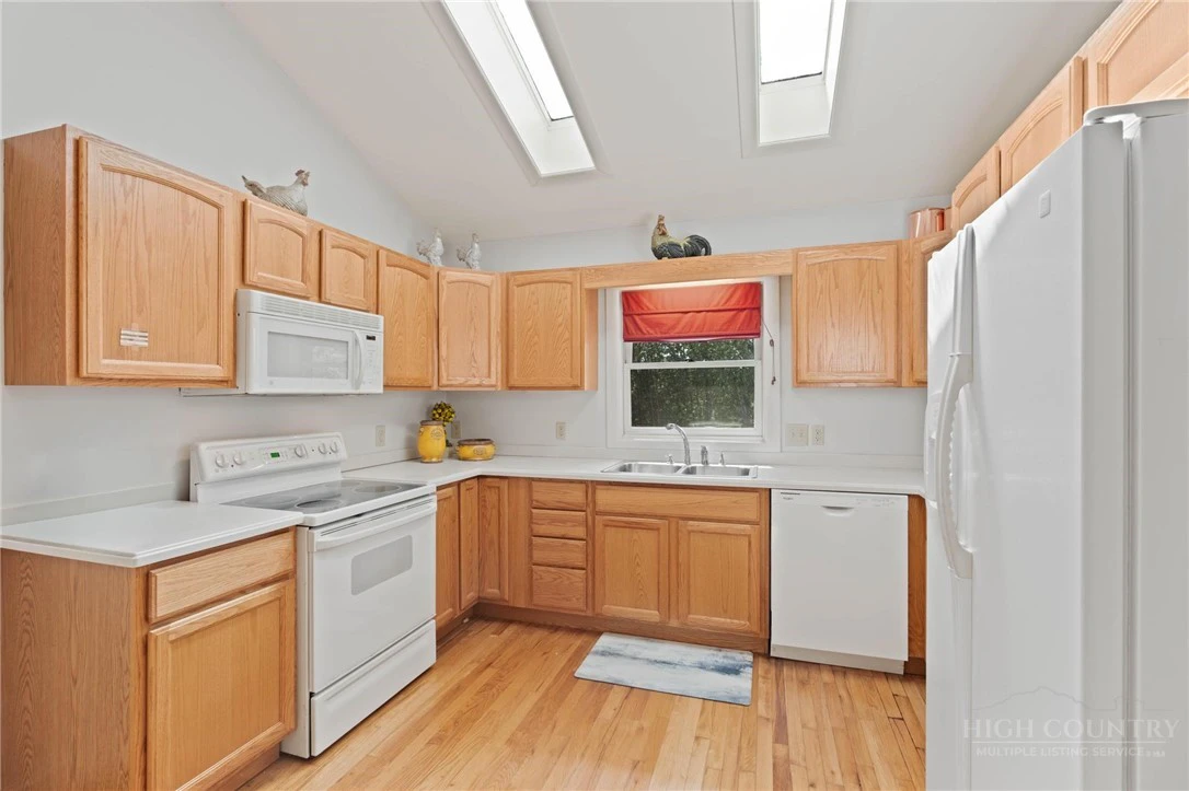 Image number 6 for the current listing