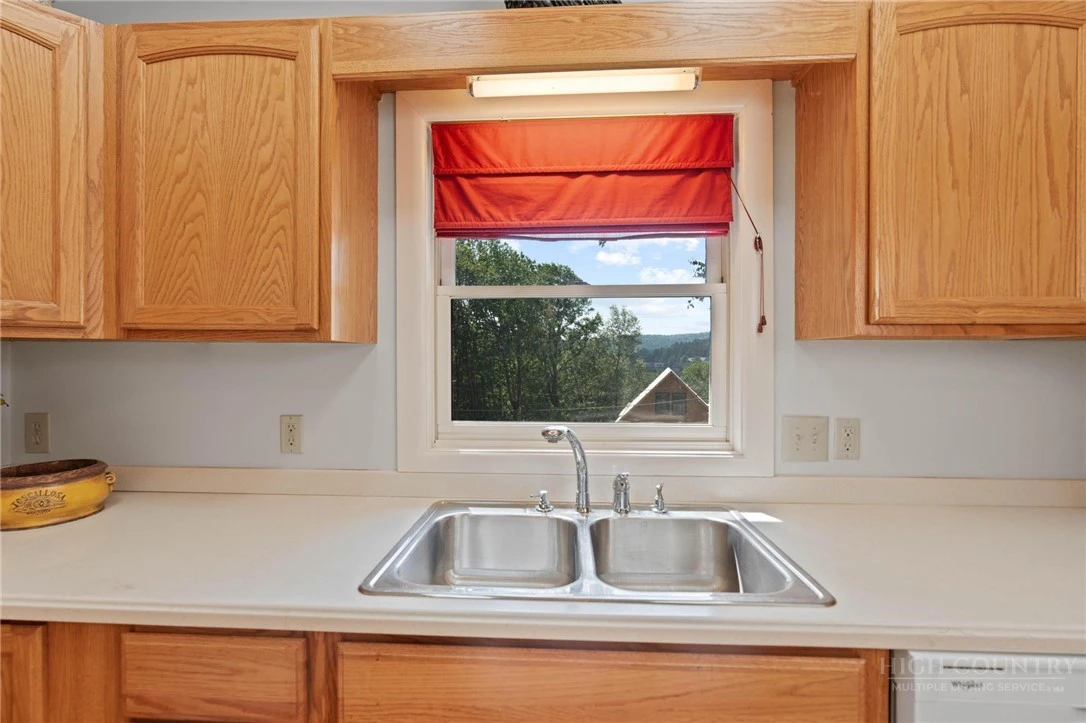 Image number 7 for the current listing