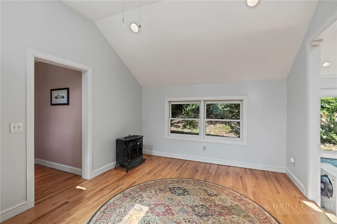Image number 8 for the current listing