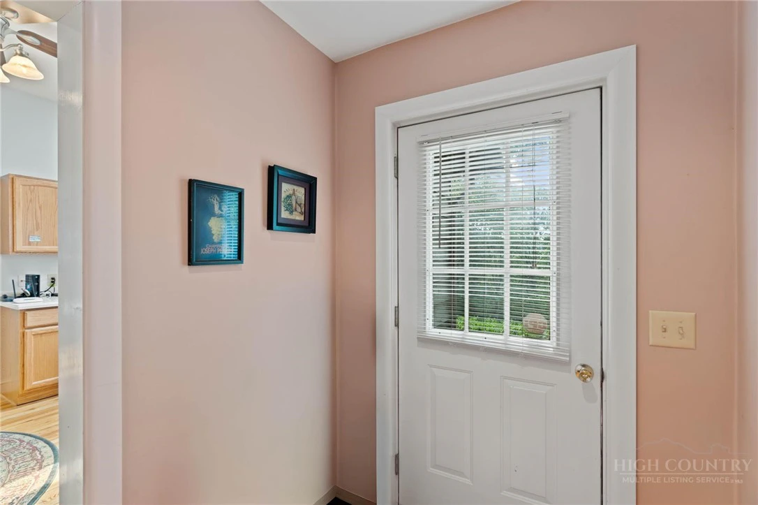 Image number 10 for the current listing