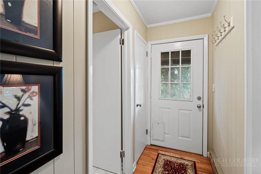 Image number 16 for the current listing