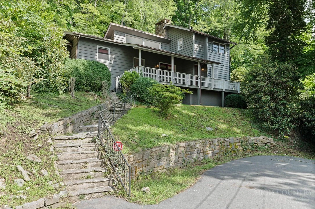 Image number 1 for the current listing