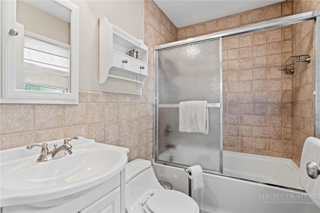 Image number 13 for the current listing