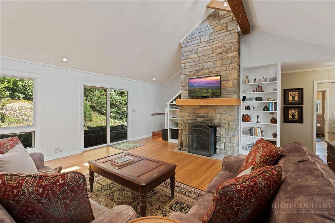 Image number 3 for the current listing