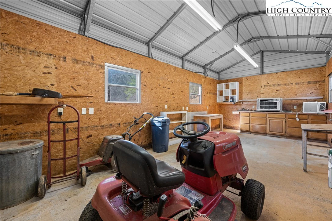 Image number 9 for the current listing