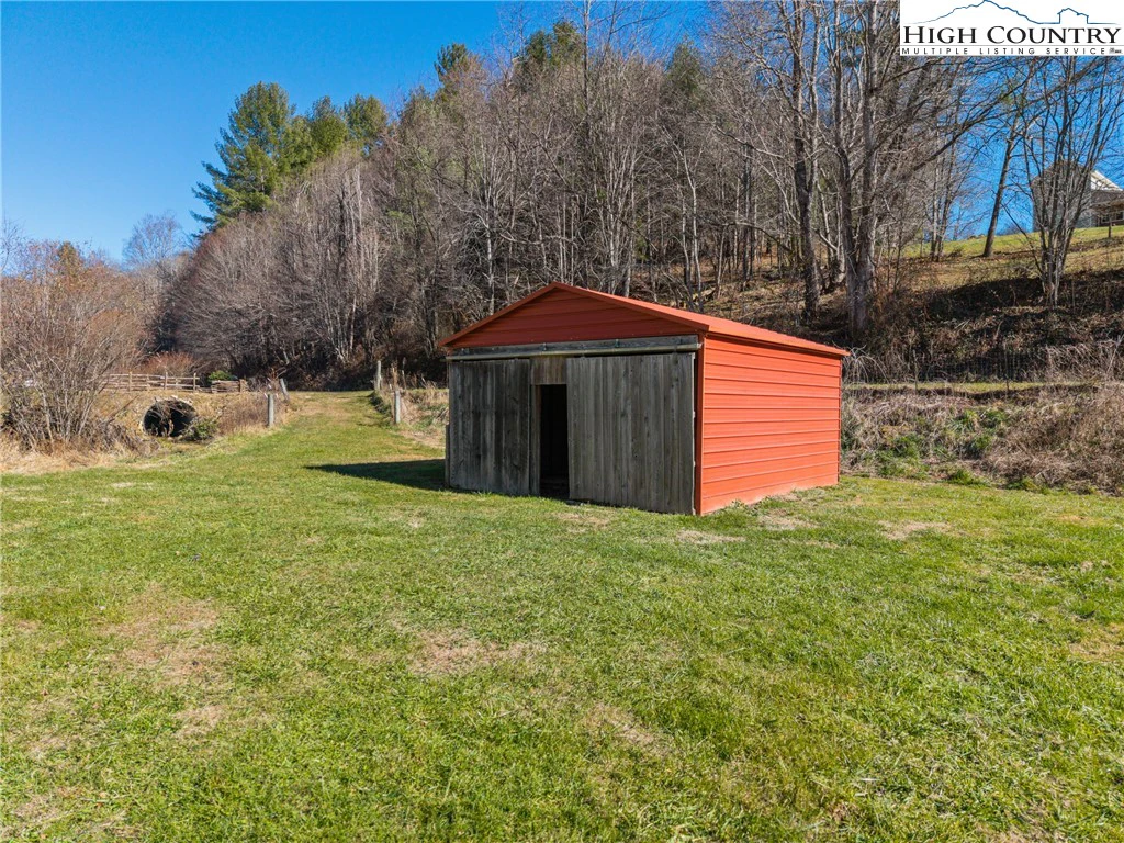 Image number 17 for the current listing