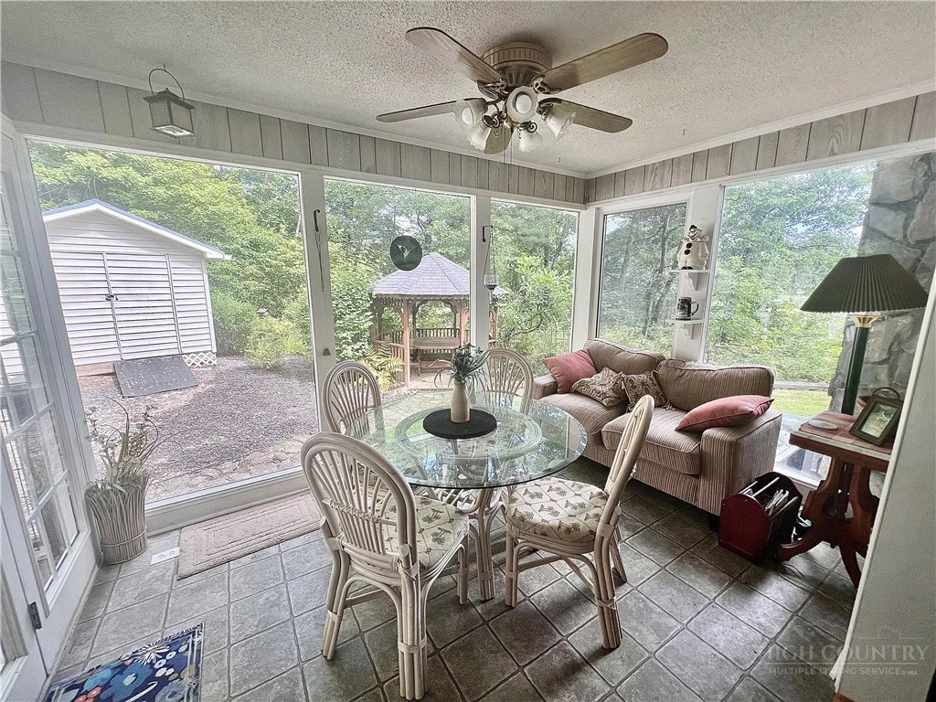 Image number 5 for the current listing