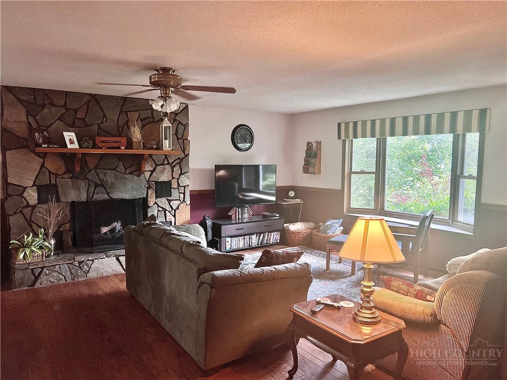Image number 8 for the current listing