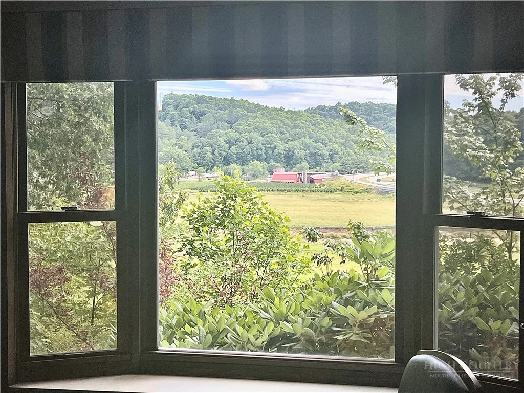 Image number 9 for the current listing