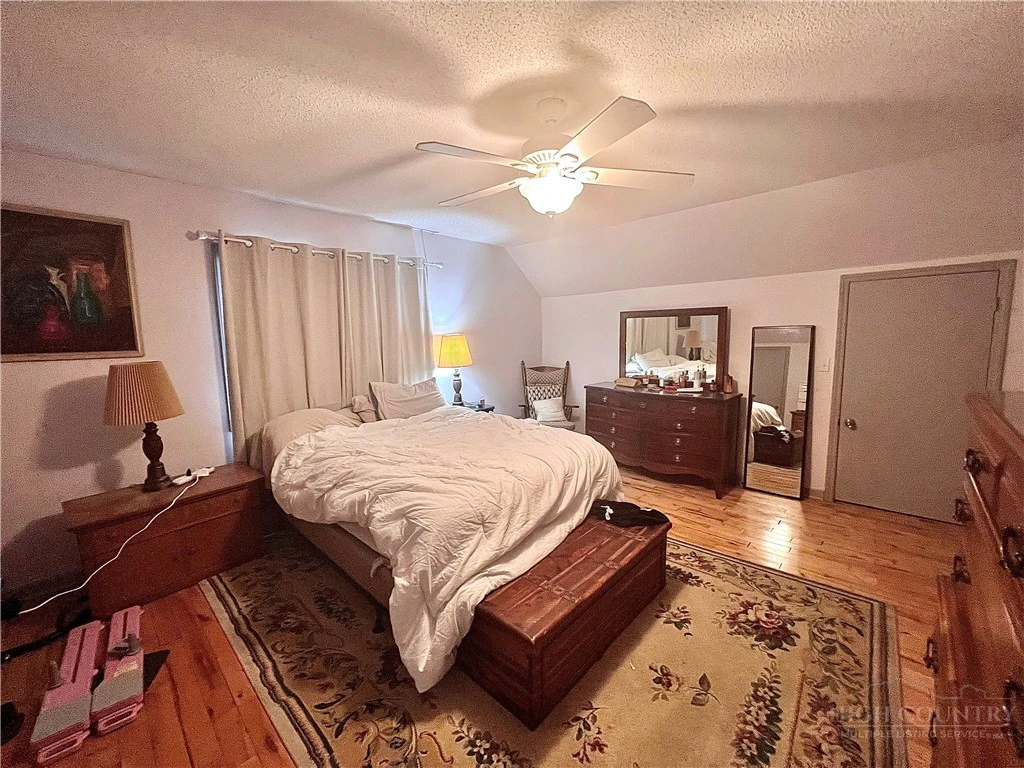Image number 16 for the current listing