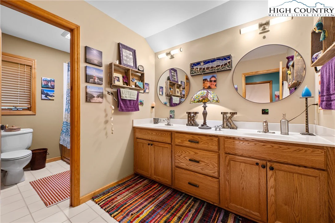 Image number 3 for the current listing