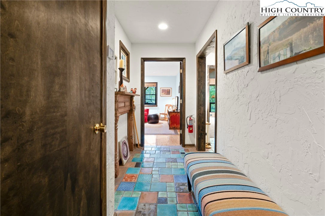 Image number 7 for the current listing