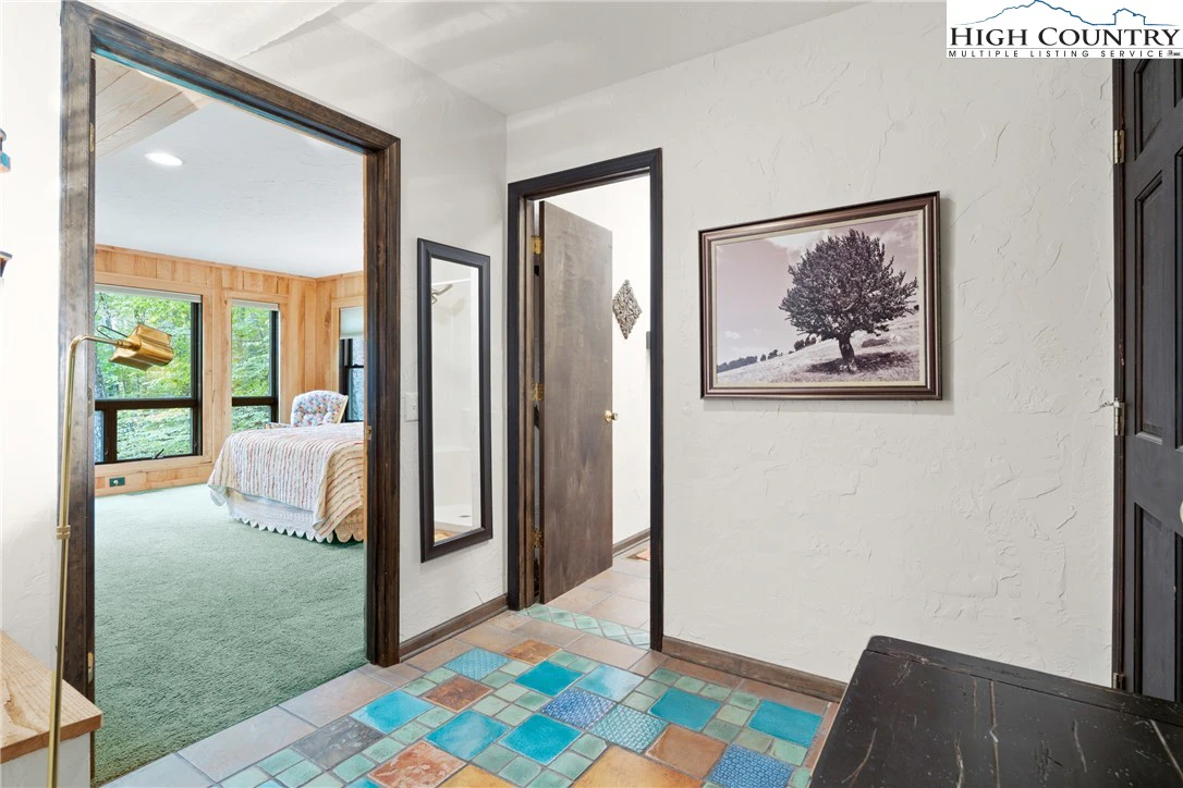 Image number 8 for the current listing