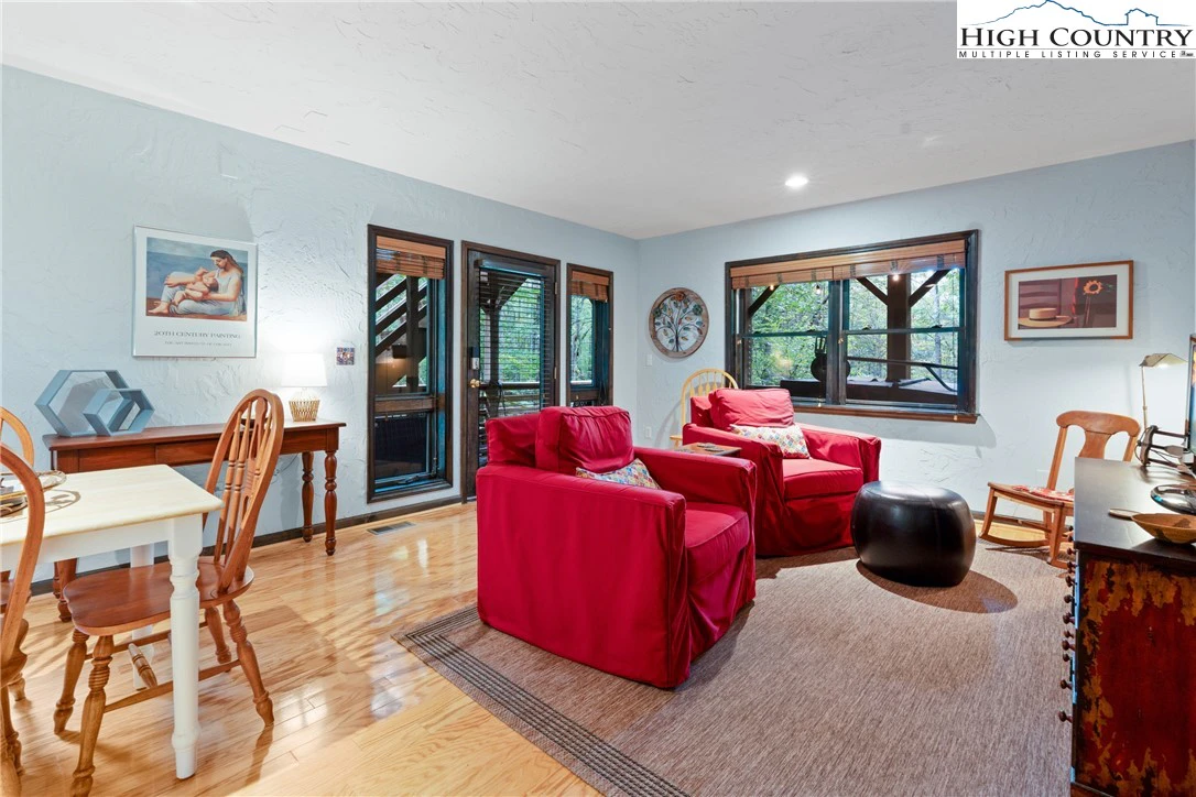 Image number 12 for the current listing