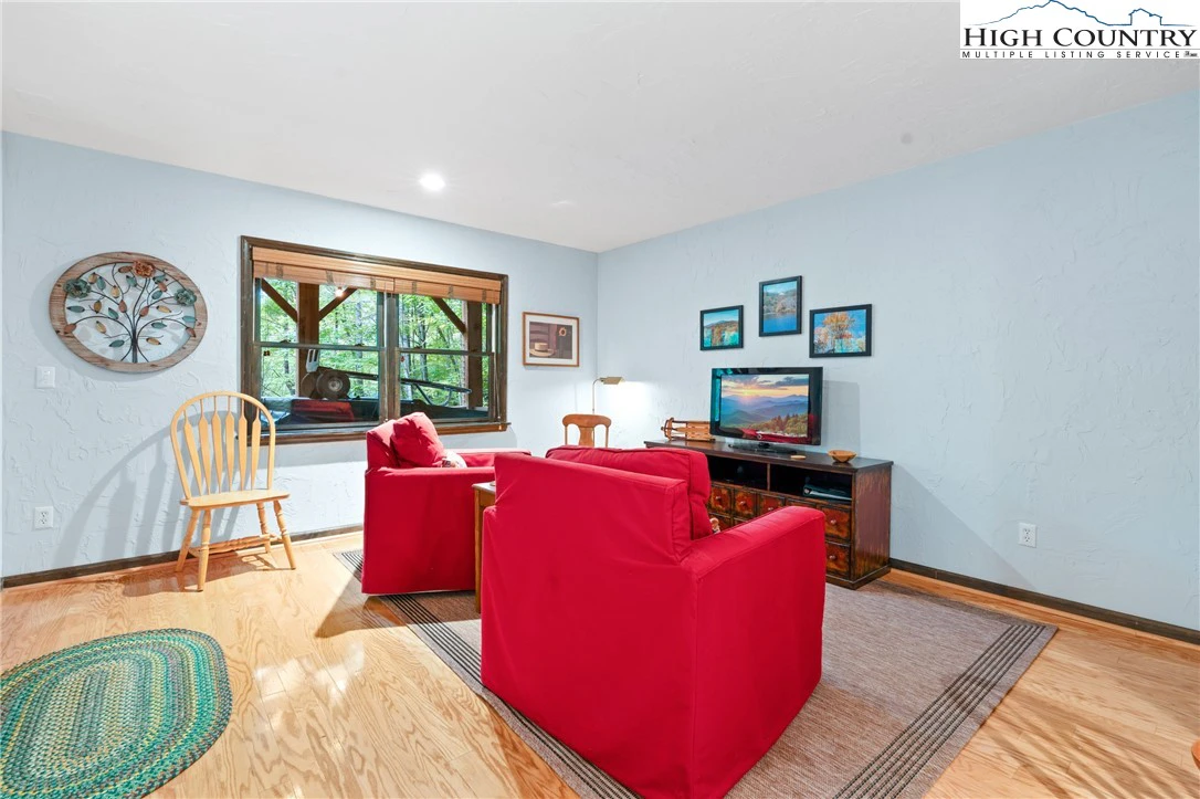 Image number 13 for the current listing