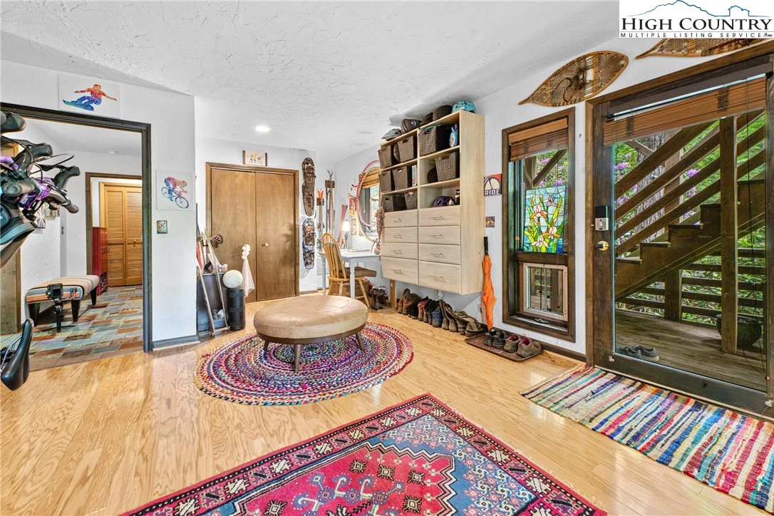 Image number 16 for the current listing