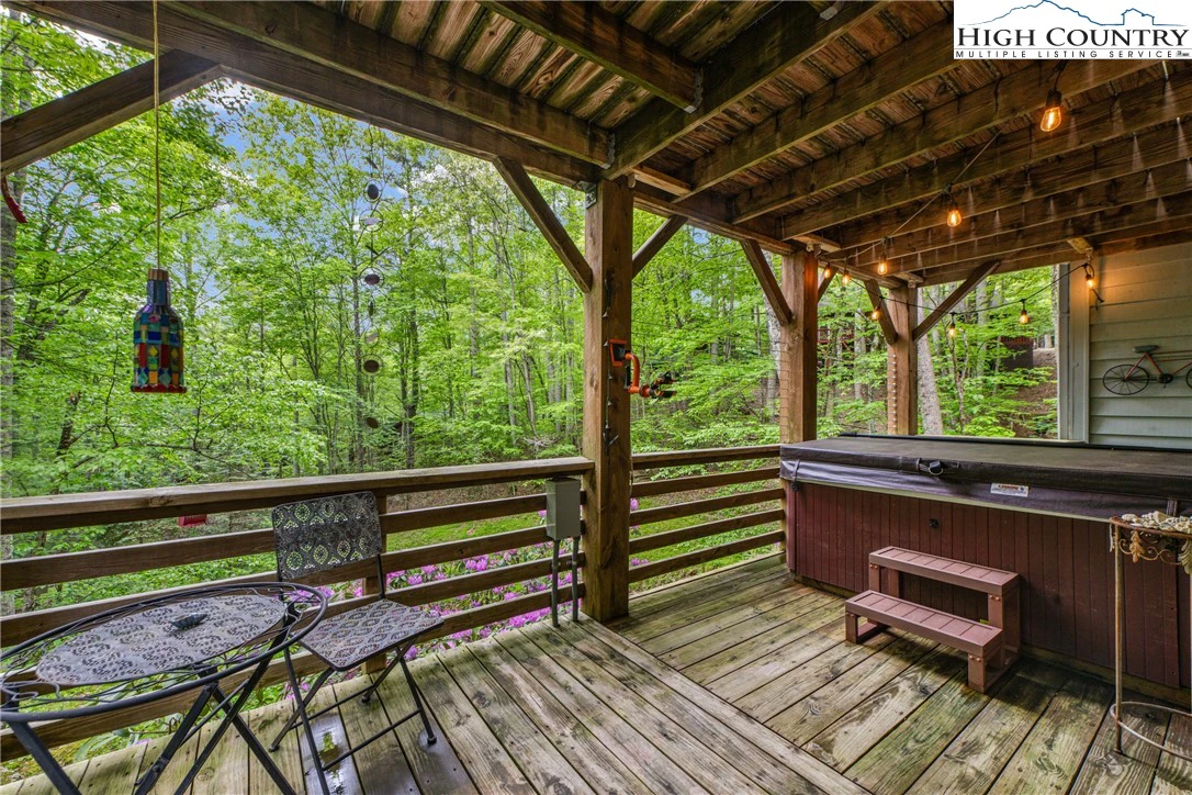 Image number 19 for the current listing