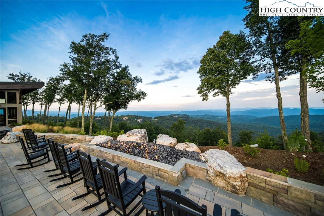Image number 3 for the current listing