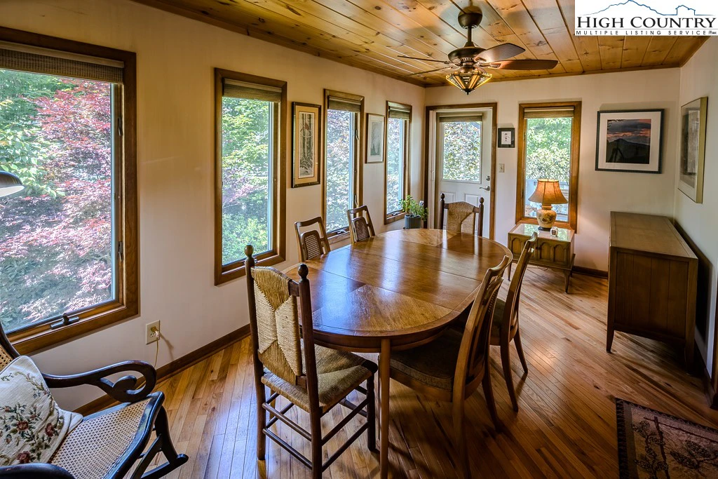 Image number 8 for the current listing