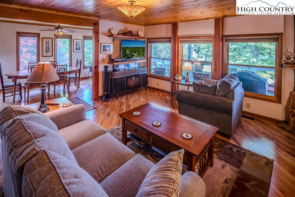 Image number 5 for the current listing