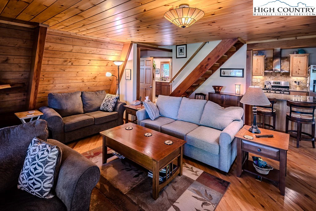 Image number 9 for the current listing
