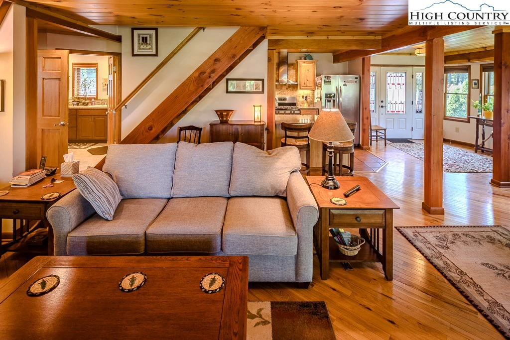 Image number 2 for the current listing