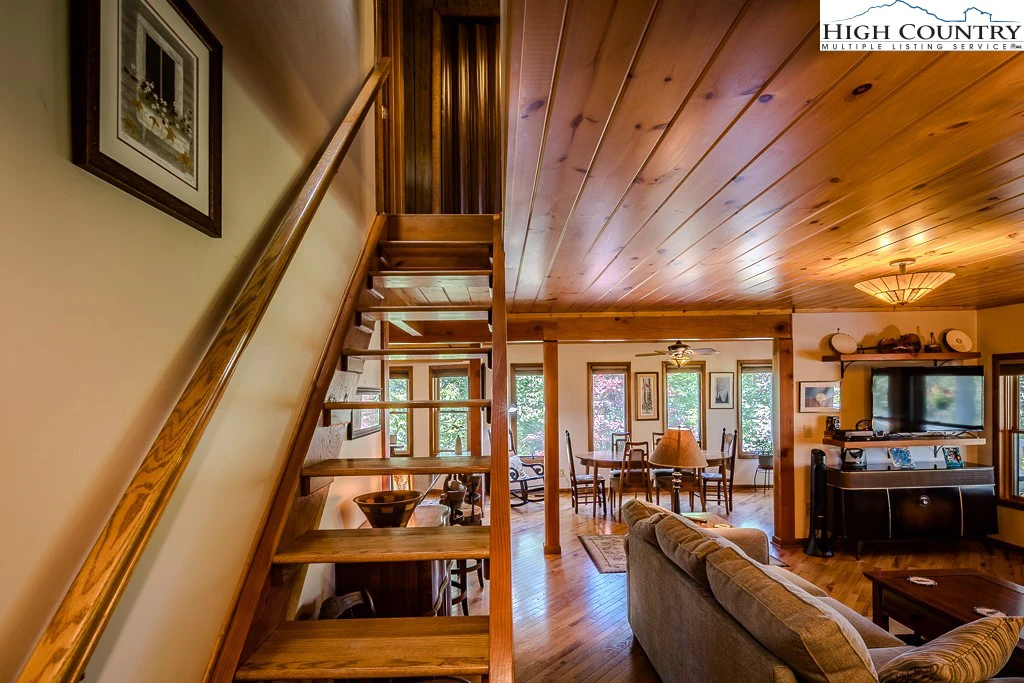 Image number 6 for the current listing