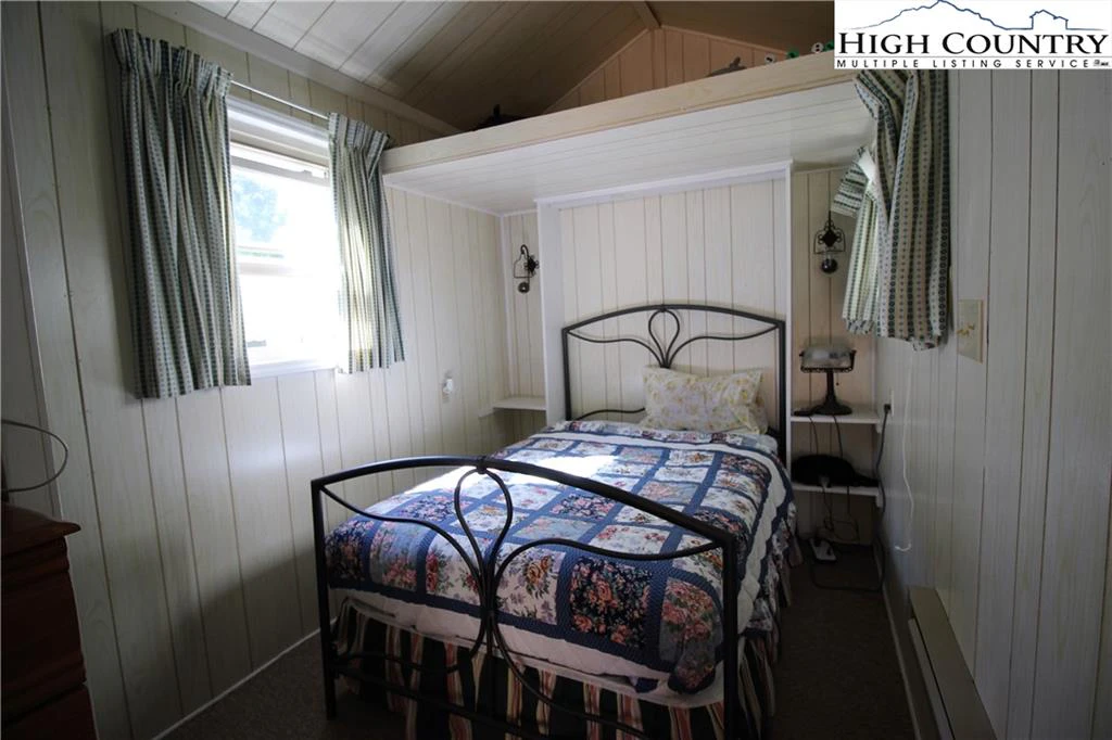 Image number 8 for the current listing