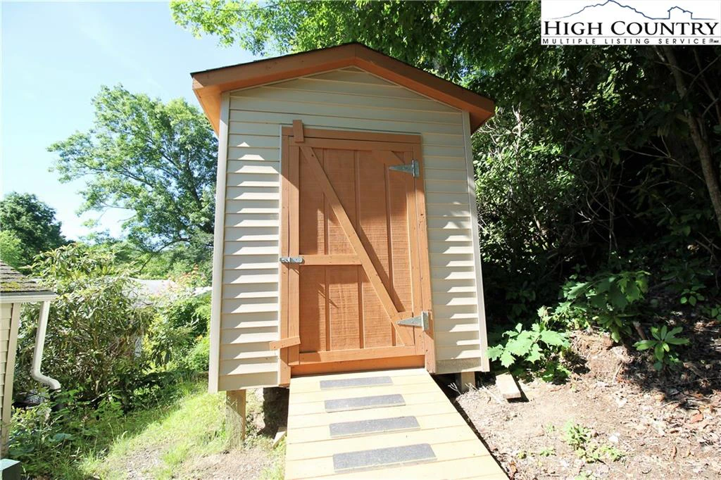 Image number 6 for the current listing