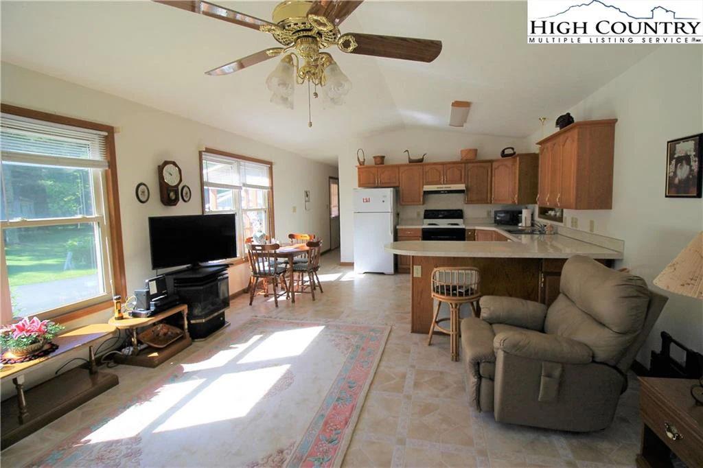 Image number 15 for the current listing