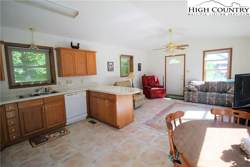 Image number 14 for the current listing