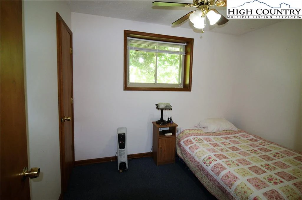 Image number 13 for the current listing