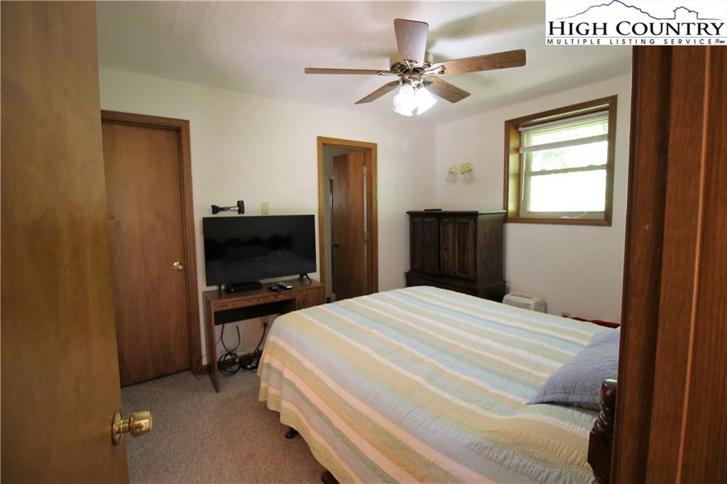 Image number 11 for the current listing