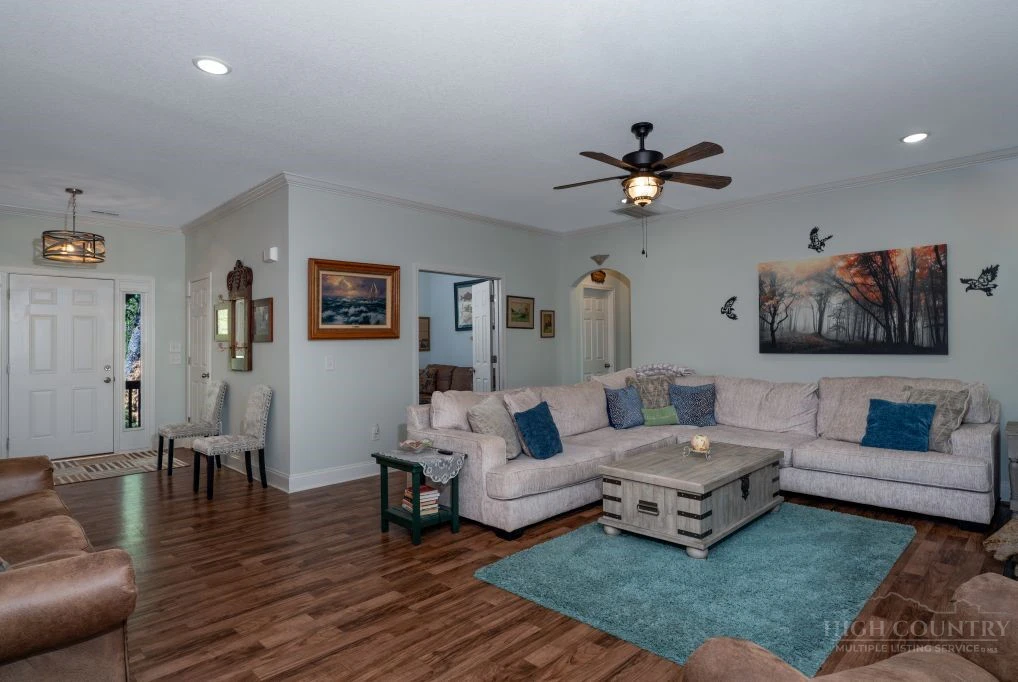 Image number 10 for the current listing
