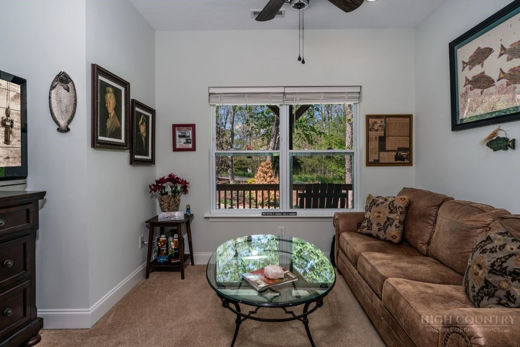 Image number 13 for the current listing
