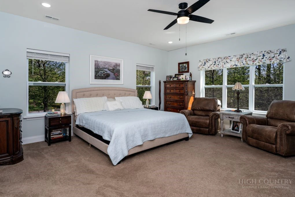 Image number 15 for the current listing