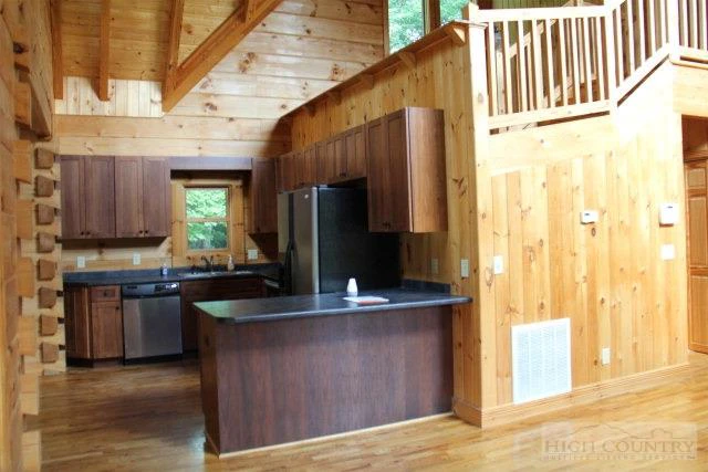 Image number 11 for the current listing
